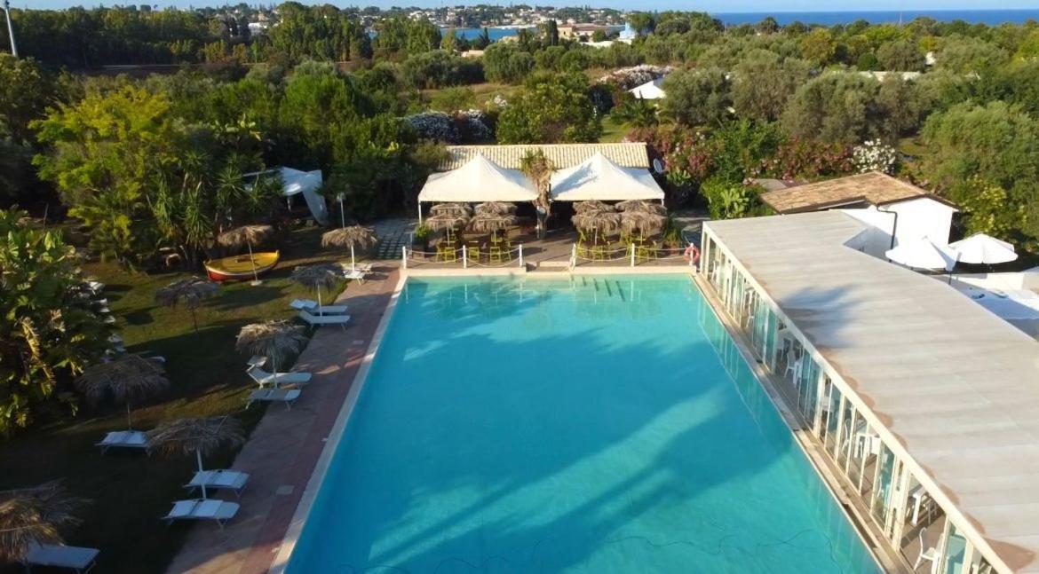 Valle Di Mare Country Resort Fontane Bianche Bagian luar foto