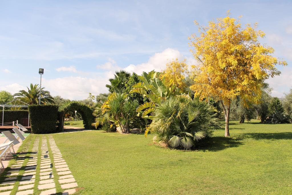 Valle Di Mare Country Resort Fontane Bianche Bagian luar foto